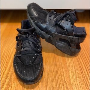 Black Nike Air Huarache